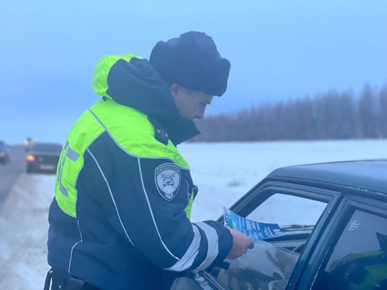 Автоинспекторы продолжают разъяснять водителям требования к зимним шинам 2023