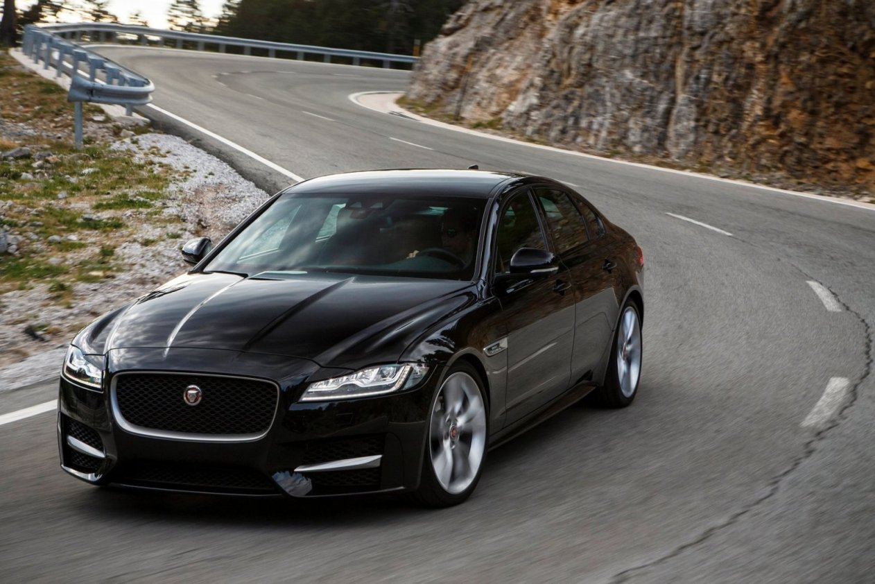 У злостного нарушителя ПДД конфисковали Jaguar XF